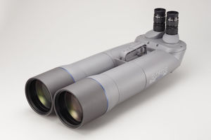 Bild von APM 120 mm 90° SD-Apo Fernglas mit 1,25" Wechselokularaufnahme, APM Gabel-Montierung & Stativ