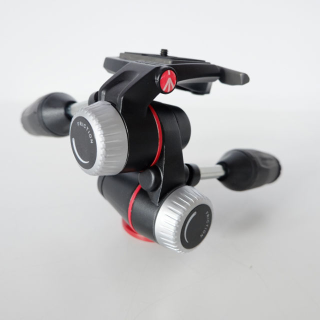 Picture of X-PRO 3-Way tripod head with retractable levers, small defect on Alu knob