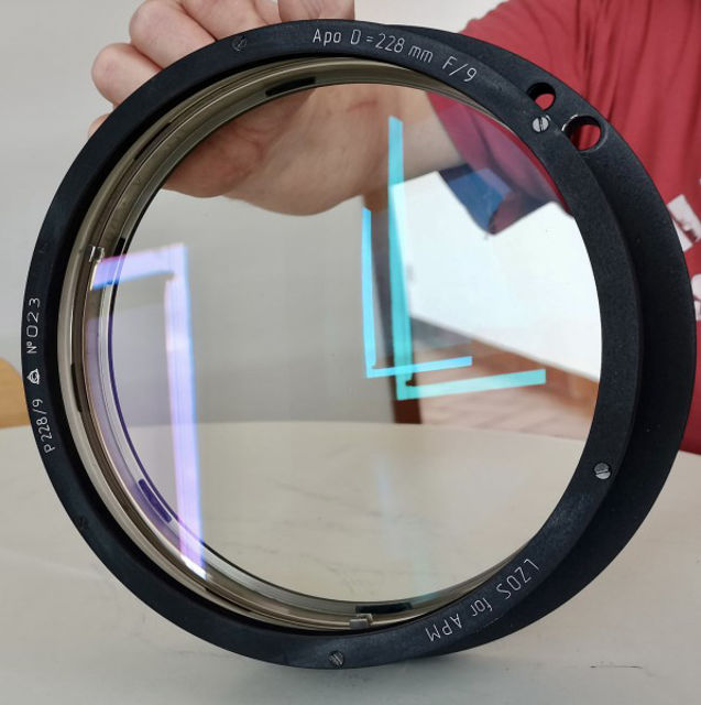 Picture of APM - LZOS acApo-Refraktoren - 228 f/9 Apochromat, Lens in Cell