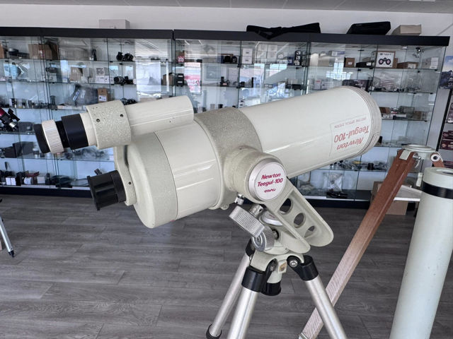 Bild von Takahashi Newton-Teleskop Teegul 100 mit Montierung, Stativ und Sucherfernrohr, gebraucht